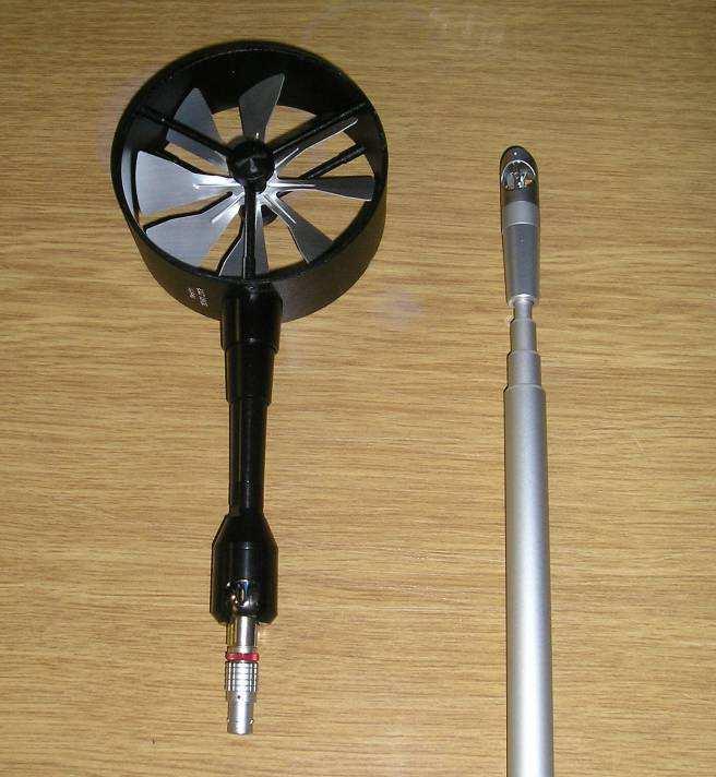 (a) (b) Sl.4.8 Turbine za mjerenje brzine i protoka: vazduha. (a) φ 100 mm, (b) φ 16 mm Sl.4.9 Turbina za mjerenje brzine strujanja vjetra.