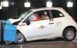 Priekinis ratas su- išvada vienareikšmiška: iš automobilio liko tik metalo traiškė manekeno kojas ir laužo krūva, o keleiviai sužeisti labai