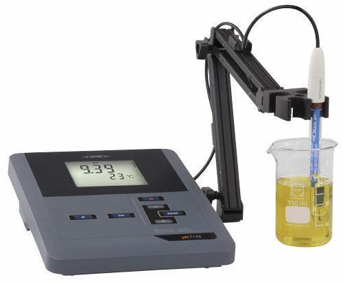 koncentracije oksonijevih ionov. ph meter je treba pred meritvami umerjati s standardnimi raztopinami pufrov, za katere poznamo točno vrednost ph.