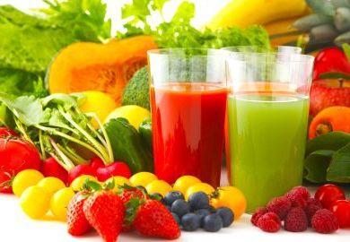 2. Ovocné a zeleninové šťavy Prečo konzumovať šťavu a nie celé ovocie? Pevná strava vyžaduje oveľa dlhšie trávenie, pokiaľ sú jej živiny vstrebané do krvi.