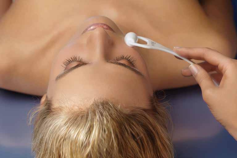 Υπηρεσίες ομορφιάς Beauty services Αποτρίχωση με κερί Waxing Όλο το πόδι Full leg wax 30 Shellack (Semi Permanent) Αφαίρεση βερνίκι ημιμόνιμου Shellac removal (fingernails or toe nails) 20'/10