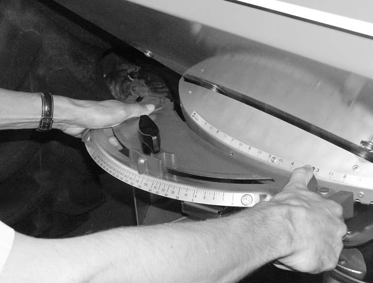 8 Λειτουργία διασκορπισμού 8.5.3 Ρύθμιση σημείου εφαρμογής Με την επιλογή του τύπου δίσκου διασκορπισμού, προσδιορίζετε συγκεκριμένη περιοχή για το πλάτος εργασίας.