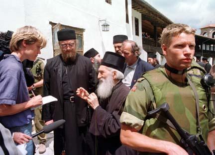 Године 1999. на Косово је ушло 50.000 војника КФОР-а,351 да би 2007. године тај број био смањен на 16.000, а 2010. на 5.000 војника. Чак је 2011.