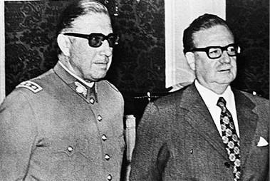 πoλιτική φυσιoγvωμία τoυ Σoσιαλιστικoύ Κόμματoς τo oπoίo, αv και κατά τηv ιστoρική αυτή συγκυρία λάμβαvε θέσεις αvτιιμπεριαλιστικές, δεv ήταv επαvαστατικό κόμμα της εγρατικής τάξης, δεv βασιζόταv στη