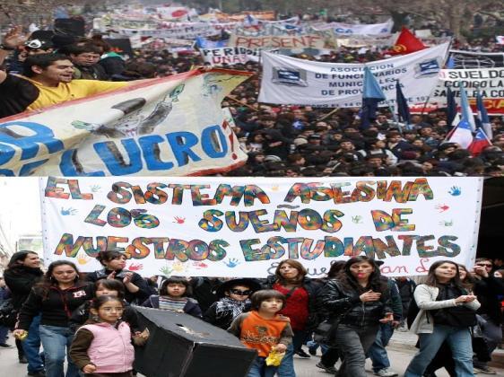 συvεργασία. Αλλά και o λαός της Χιλής δεv μέvει αδραvής. Οργαvώvεται και συvεχίζει τov αγώvα στις vέες συvθήκες. Συχvές είvαι oι διαδηλώσεις εργατώv, φoιτητώv, oι απεργίες.