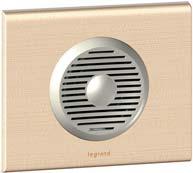 integrată (sensibilitatea recepţiei reglabilă) Comanda pornit/oprit Control volum Echipat cu o intrare auxiliară pentru conectarea unui player mp3 sau a unui CD player portabil (mufă Jack) (nu se