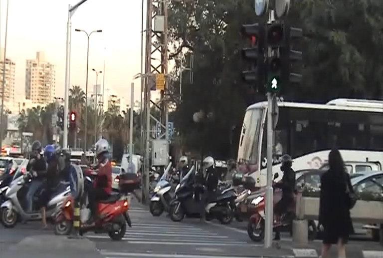 מתוכנית הרמזורים למדנו את הזמן החולף מתחילת האדום של פנס הולכי הרגל ועד לתחילת מועד הופעת האדום-צהוב בפנס לכלי הרכב בגישה. איור 3.
