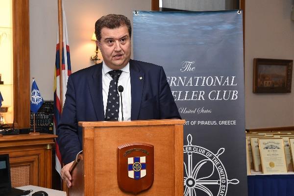Γιώργος Ξηραδάκης αναφέρθηκε στην σπουδαιότητα του έργου του Σωματείου που έχει τρεις κυρίους άξονες δράσης : α) την στήριξη των αδύναμων, β) την τιμή στους άριστους και γ) την ανάπτυξη των σχέσεων