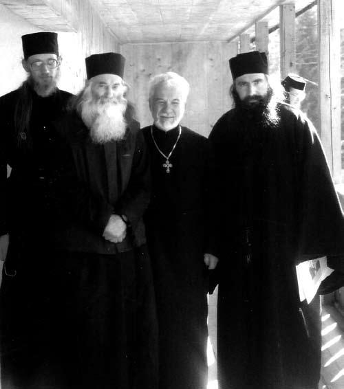 18 A T I T U D I N I A T I T U D I N I 19 Cuvânt la înmormântarea Părintelui Gheorghe Calciu-Dumitreasa Arhimandrit Justin Pârvu Părinte Gheorghe Calciu, Bine aţi revenit la Petru Vodă!