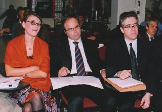 Αναφορικά με την επιχειρούμενη ανεξαρτητοποίηση του διαχειριστή του δικτύου διανομής, η οποία άλλωστε εκτιμήθηκε ότι θα λειτουργήσει ανασταλτικά (σχέση ποιότητας υπηρεσιών-κόστους) κρίθηκε ότι δεν
