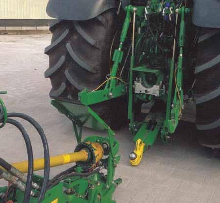 JOHN DEERE בחברת,JOHN DEERE התחילו לאחרונה לייצר מערכת רתימה אוטומטית, לכלים