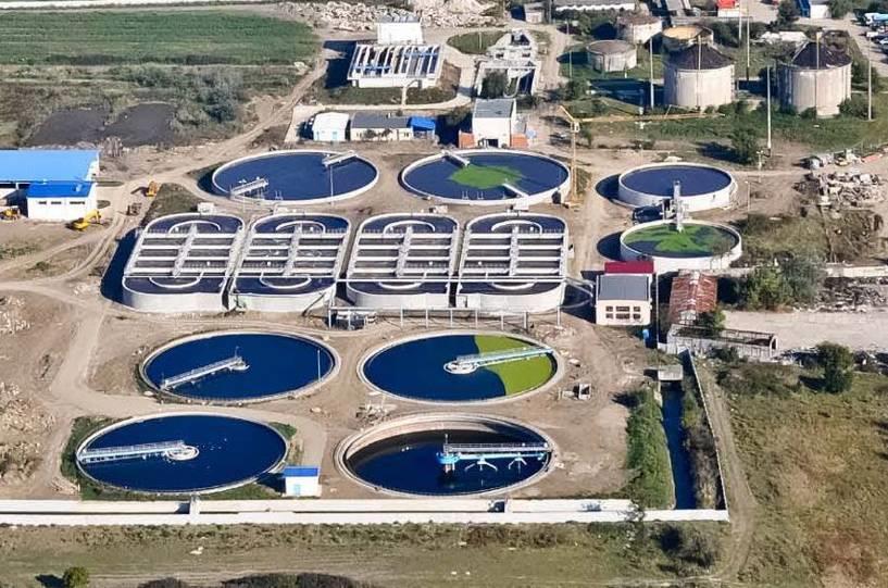 În prezent epurarea apelor uzate se face doar pe o linie de epurare, aceasta asigurând epurarea debitului care intră în stație: - Epurare mecanică - Epurare biologică secundară și terțiară (epurare