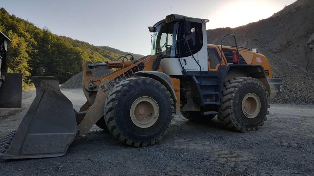 4. Utovarni strojevi CAT 966 G II, kapaciteta utovarne žlice 3,5 m³