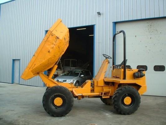Damper Caterpillar [6] 6.1. Mali damperi Jednostavne konstrukcije gdje je naprijed postavljen metalni sanduk za transport materijala.