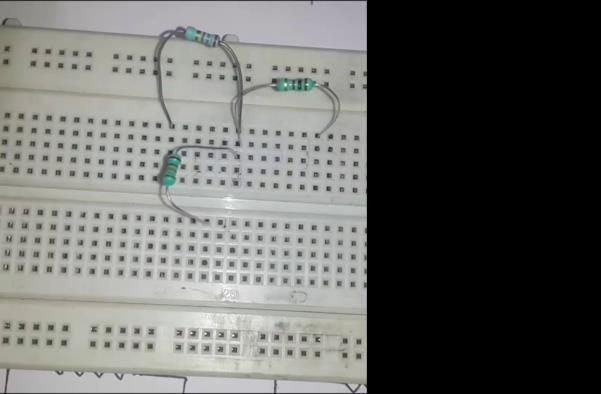 Το breadboard αποτελείται εσωτερικά από χάλκινους