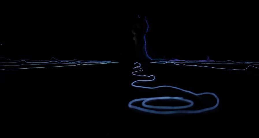Με ένα application στο κινητό, κάθε touch, swipe και swirl σου ενημερώνουν τον David, ο οποίος έχει δημιουργηθεί από τα data της συσκευής σου, για το ποια μορφή πρέπει να πάρει.