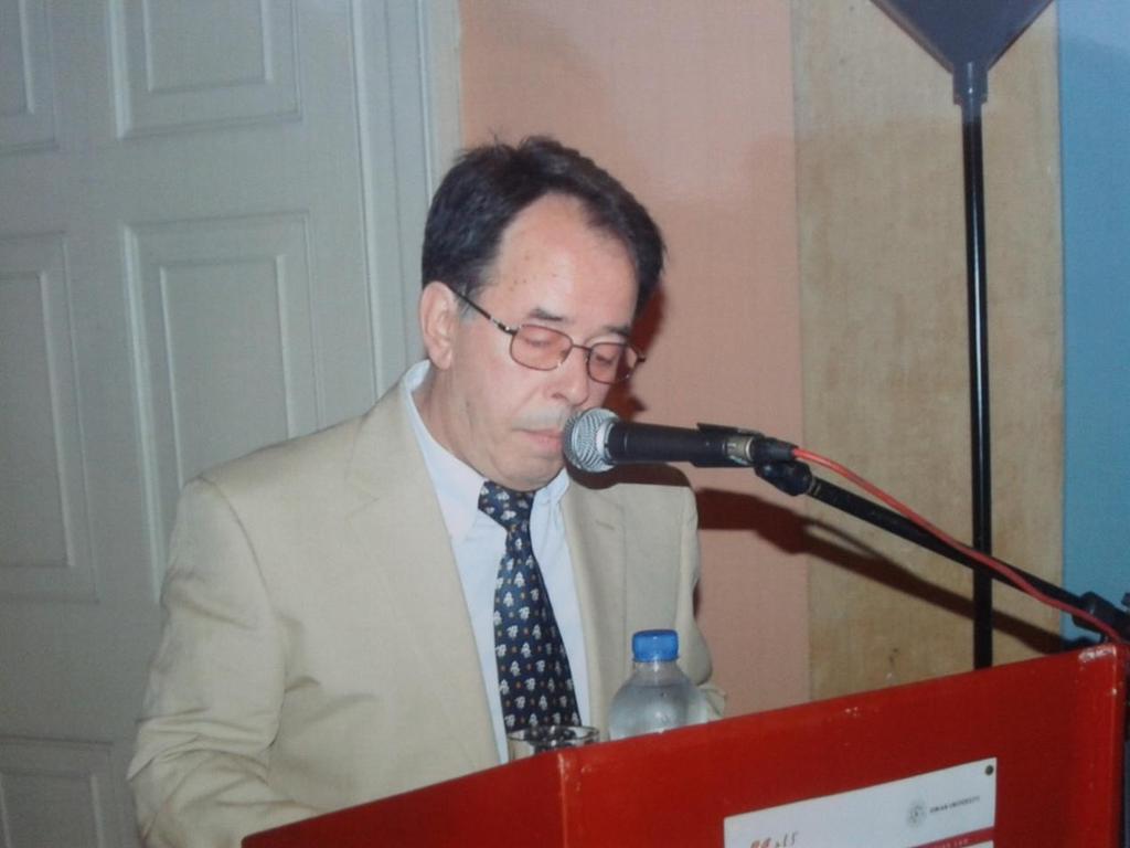Βιοεργογραφία Σπύρου Ασωνίτη Ο Σπύρος Ασωνίτης γεννήθηκε στην Κέρκυρα το 1947, σπούδασε Ιστορία και Αρχαιολογία στο Πανεπιστήμιο Αθηνών ως υπότροφος του ΙΚΥ και έλαβε διδακτορικό τίτλο από το ΑΠΘ το