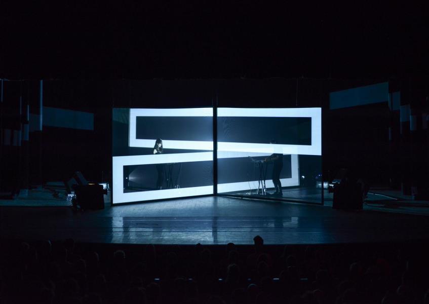 10. Shiro NONOTAK A/V Performance (JP/FR) 27 Μαΐου 2018 Shiro NONOTAK A/V Performance 'Shiro' σημαίνει λευκό στα Ιαπωνικά.