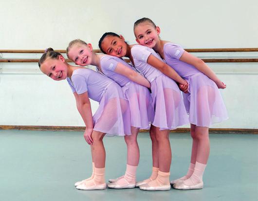 Τα Class Awards είναι αυτήν τη στιγμή διαθέσιμα από το Pre-Primary in Dance έως το Grade 5, καθώς και για όλα τα επίπεδα και τις ενότητες της πιο πρόσφατης προσφοράς της RAD, του Discovering