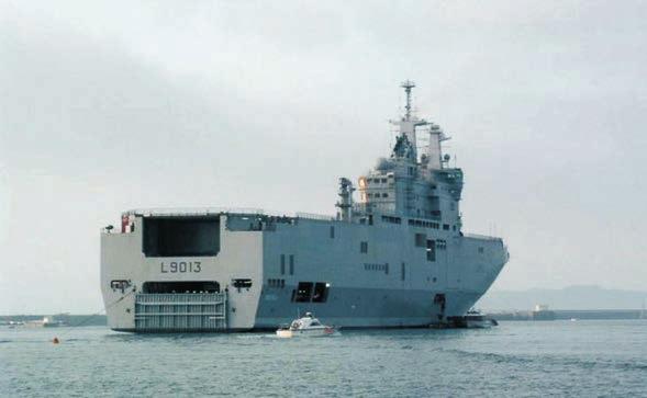 RATNA MORNARICA Mis tral novi desantno-juriπni brod francuske ratne mornarice Po Ëet kom 2007.