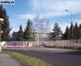 The height of the existing building is 4 m. Utility lines are functional. The property is 5 km from the D 11 motorway and 2 km from Toyota Peugeot Citroën Automobile.