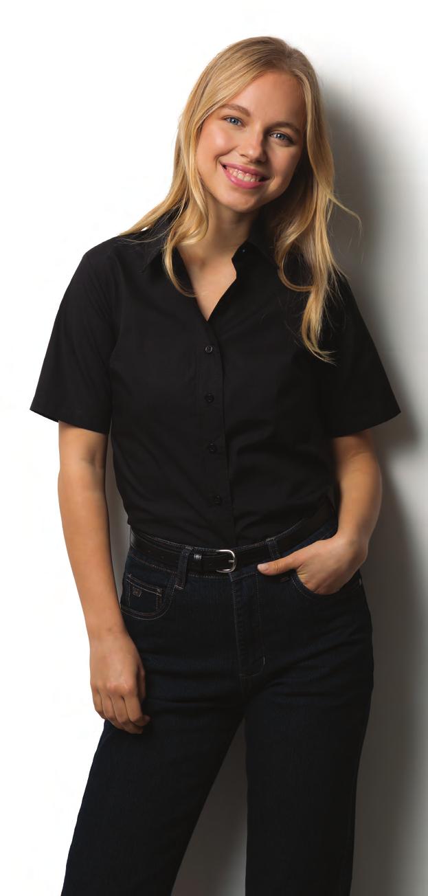 Easycare, εύκολη επιλογή Μαύρο (BK) + Συντονίστε ολόκληρη την ομάδα σας με το μοντέρνο, easycare πουκάμισο.