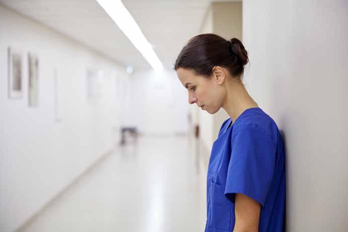 ΕΠΙΚΑΙΡΟΤΗΤΑ ΑΠΑΡΑΔΕΚΤΟΣ ΕΜΠΑΙΓΜΟΣ ΕΚΑΤΟΝΤΑΔΩΝ ΝΟΣΗΛΕΥΤΩΝ Στην εκπνοή του 2017 και ενώ τα δεδουλευμένα εκατοντάδων νοσηλευτών που εργάζονται ως επικουρικό προσωπικό στα Νοσοκομεία βρίσκονταν