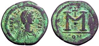 400 Зоран Симоновић Сл. 5 фолис, (велики модел) Анастасије (ковница Константинопољ) Fig. 5 Folis, (large model), Anastasius (mint factory Constantinopolis) Сл. 6 12 нумија, Јустинијан I.
