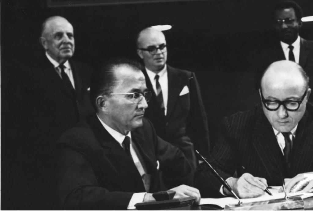 στήρι του Μαχαιρά αναλάβαμε μαζί με τον Ανδρέα Παπαδόπουλο και τον Μανώλη Σαββίδη. Η πρώτη επαφή μας με τον Αυξεντίου ήταν πράγματι συγκινητική.