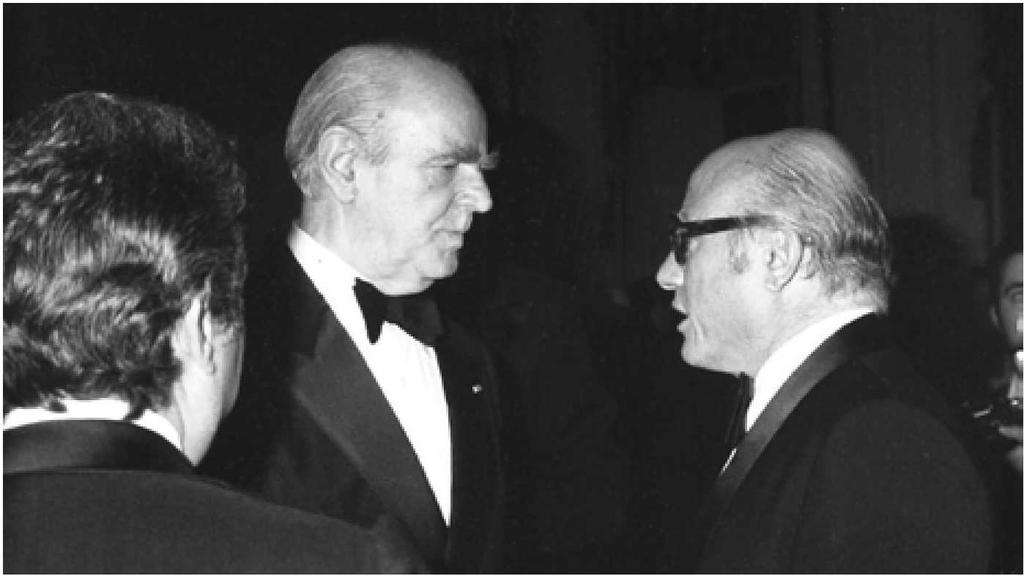 Η πρώτη μου σκέψη ήταν να εγκαταλείψω αμέσως το σπίτι γιατί υπήρχε η πιθανότητα να ξανάρχονταν. Έπρεπε όμως να βεβαιωθώ ότι είχαν φύγει όλοι οι στρατιώτες.
