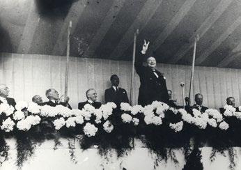 Në vitin 1929, ai u ftoh nga partia e vet Konzervative. Ky ishte fillimi i një periudhe në jetën e Çërçillit, e njohur si Vitet e shkretëtirës.