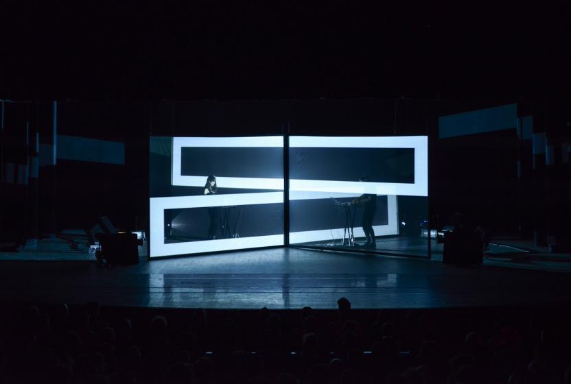11. Shiro NONOTAK (JP/FR) 27 Μαΐου 22:00-22:40 Θέατρο Banquet To 'Shiro' πρόκειται για μια εμβυθιστική περφόρμανς που καταλύει τα όρια του χώρου και του χρόνου.