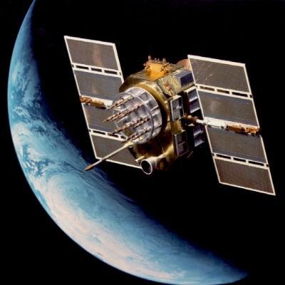 τεχνητούς δορυφόρους και προς τη σελήνη GNSS