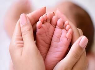 Εκτρωση ή άμβλωση είναι ο τερματισμός της εγκυμοσύνης με την αφαίρεση ενός ή περισσότερων εμβρύων από