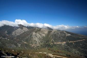 Εδώ σε υψόμετρο 1400μ υπάρχει το καλύτερα κατασκευασμένο και διατηρημένο Δρακόσπιτο, κτίσμα πρωτοελληνικών φύλων και εντυπωσιάζει με την τεράστια λιθοδομή.