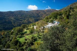 Η περιήγηση στα χωριά είναι εμπειρία που θα μείνει αξέχαστη. Μόλις δύο ώρες από την Αθήνα και ο χρόνος μοιάζει να σταμάτησε.