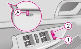 Άνοιγμα και κλείσιμο 37 Κλείδωμα με το κλειδί Τοποθετήστε το κλειδί στην κλειδαριά της πόρτας του οδηγού και στρέψτε το προς τα δεξιά μέχρι τη θέση κλεισίματος AB σελίδα 36, εικ. 22.
