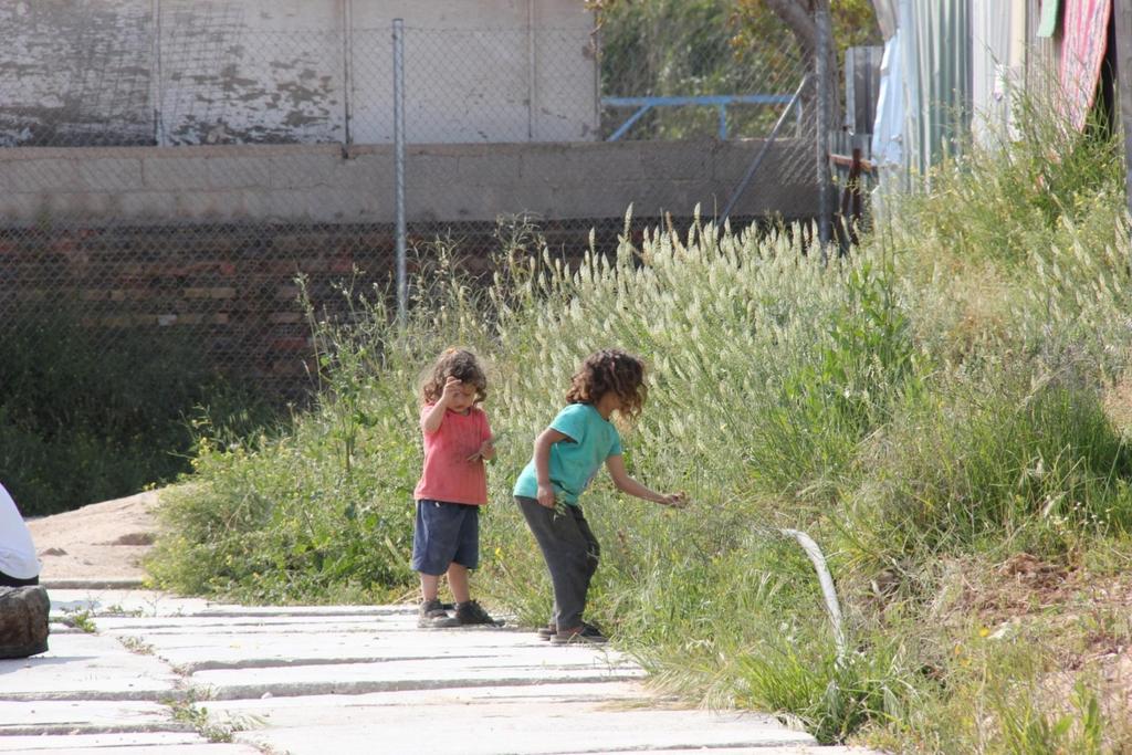 Περισσότεροι από 60.000 άνθρωποι έχουν παγιδευτεί στην Ελλάδα.