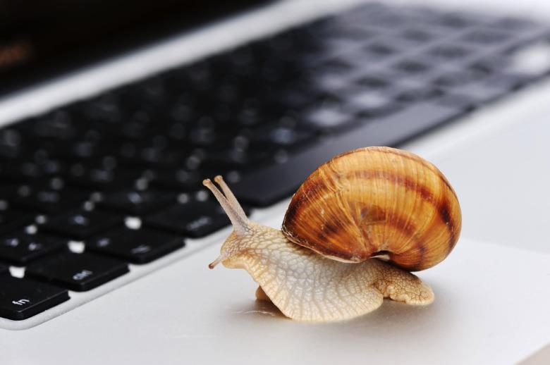 Πηγή: https://www.giantstride.gr/el/slow-internet-el/ Αρχικά, ένα βασικό αίτιο είναι ότι η ADSL/VDSL γραμμή μας έχει μια μέγιστη ταχύτητα. Για παράδειγμα 24Mbit.