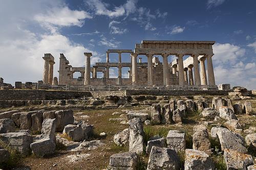 O Ναός της Αφαίας βρίσκεται στην Αίγινα,