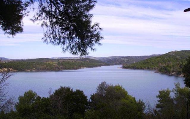 Σήμερα πλέον όλο το νερό της Λίμνης Μαραθώνα δεν θα επαρκούσε παρά μόνο για λίγες ημέρες υδροδοτήσεως της Αθήνας.