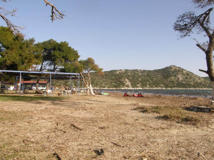 Πρόκειται για παραλία με αμμουδιά.