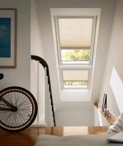 Idei strălucite pentru locul unde se adună toată familia Datorită faptului că lasă să pătrundă în interior mai multă lumină naturală decât ferestrele de pe fațadă, ferestrele de mansardă creează un