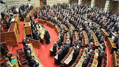 νέων μελών. Στα θέματα της θρησκείας το Ελληνικό Σύνταγμα, συγκρινόμενο με τα περισσότερα Ευρωπαϊκά αλλά και το Αμερικανικό, μοιάζει μεσαιωνικό κείμενο.