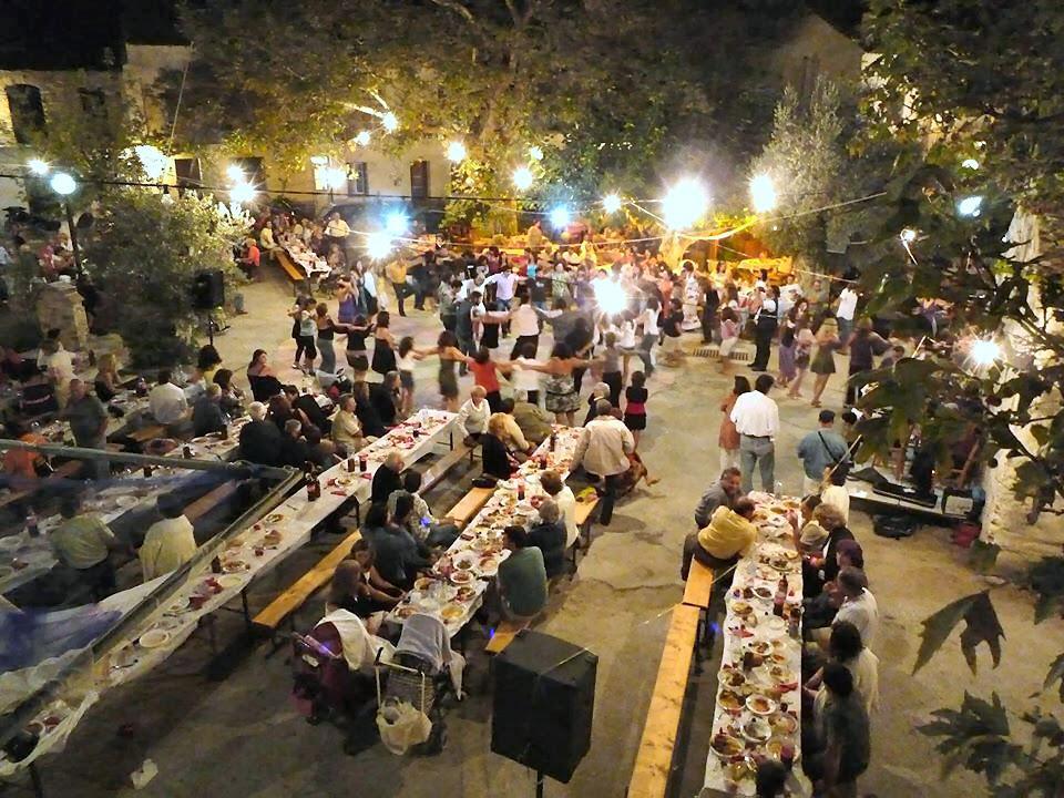 Απολυταρχικό, ρατσιστικό, δόγμα θλίψης η προβατοσύνη Πρέπει κάποιοι (μάλλον οι χρυσομισθωμένοι απ τους εξαθλιωμένους φορολογούμενους Ποιμενάρχες με βασικούς μισθούς συν πολύ περισσότερα εξτρά), να