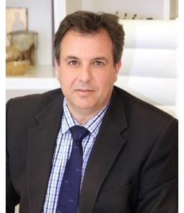 Π. Ασχολείται με επιχειρήσεις. Ιδρυτής και Δ/νων σύμβουλος της ΔΕΛΤΑ ΧΗΜΙΚΗ Α.Ε., εταιρεία διανομής χημικών προϊόντων και πρώτων υλών σε διάφορους βιομηχανικούς κλάδους στην Ελλάδα και στα Βαλκάνια.