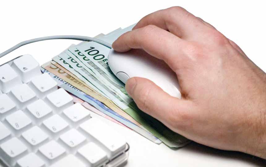 SULUDE IDEJE PRETVORENE U MILIJUNE Neotkriveno blago interneta ukrasne loptice koje se nataknu na vrh automobilskih antena polako vraêaju u modu.