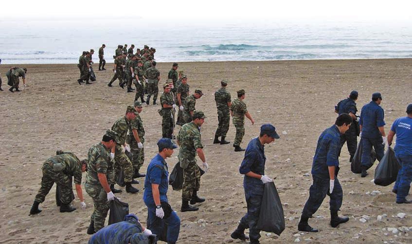 ΚΟΙΝΩΝΙΚΗ ΠΡΟΣΦΟΡΑ Εθελοντική Αιμοδοσία και Καθαρισμός Ακτών από τη ΣΕΑΠ Τη Δευτέρα 30 Ιουνίου 2014, πραγματοποιήθηκε εθελοντική αιμοδοσία οπλιτών και μαθητών
