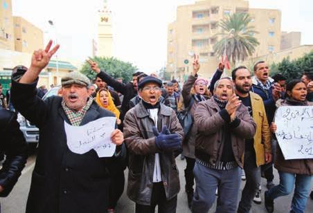 45 عربية وعالمية يستمر عدة أيام ويهدف إلى تبادل اخلبرات املشتركة انطالق مترين»خنجر البحر 2017«أبوظبي وكاالت: بدأت القوات املسلحة اإلماراتية ونظيرتها البريطانية امس مترينا عسكريا مشتركا حتت اسم»خنجر