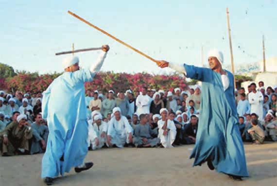 موسيقى وأداء حركي الثقافة الشعبية ربيع 2010 102 العدد أما تحقيق الذات فيتمثل في قدرة الالعب ومهارته ففن التحطيب هو فن فروسي بطولي وكثيرا ما يطلق على الالعب القدير اسم الفنان والفن لعبة وإبداع إنساني